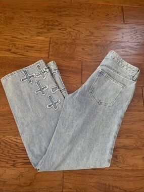 Ashley Mason Premium Cross Patch Wide Leg Jeans Size 5/27 Light Wash